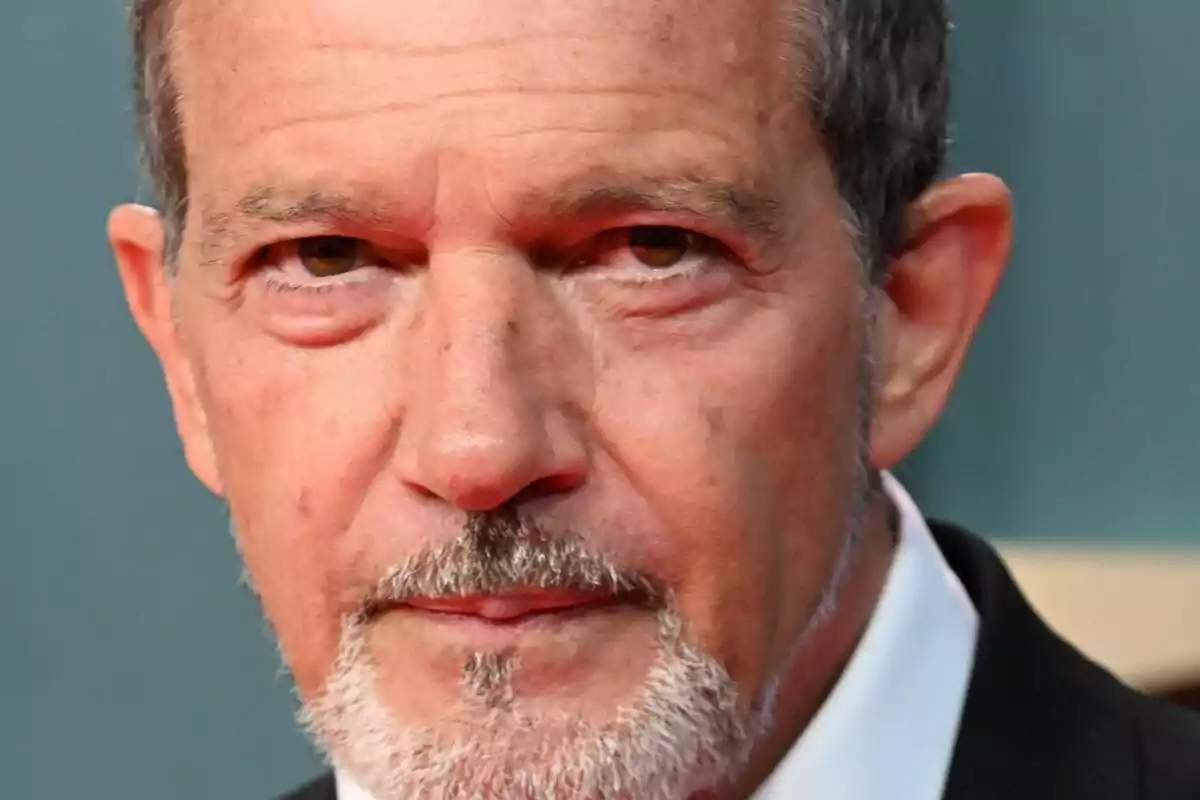 Close-up of Antonio Banderas during the red carpet at the Talía Awards of the Academy of Performing Arts at the Fernán Gómez Theatre Cultural Center, on May 12, 2025, in Madrid.